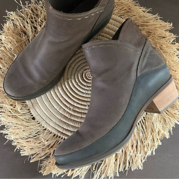 CHACO Women’s Catalina Leather Heeled Mid Ankle Boots Fossil Brown Size 10 - Picture 1 of 16